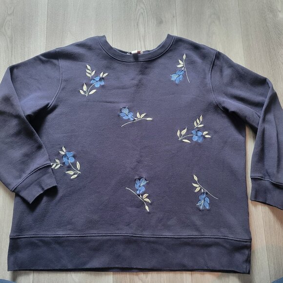 D&Co Navy Blue Embroidered Floral Sweatshirt Size M - Picture 2 of 5